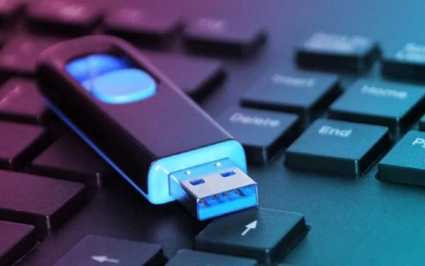 How to Create a Bootable USB Drive for Linux Distributions: A Step-by-Step Guide