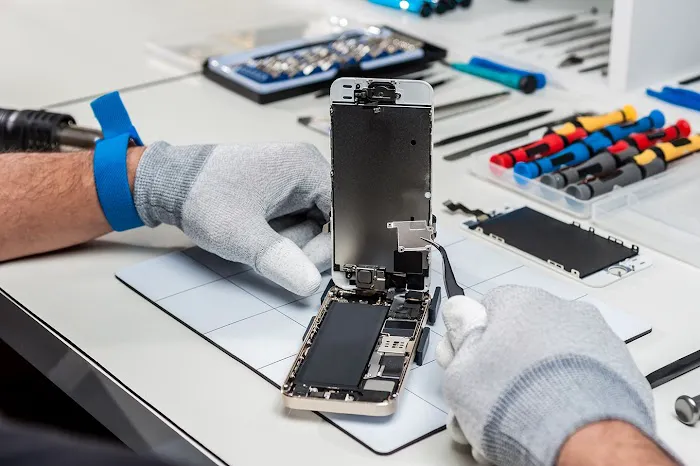 Mad Genius - Apple Certified Mac & iPhone Repair Specialist 1