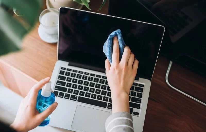 How to Clean Your Laptop Properly – Tips From Experts